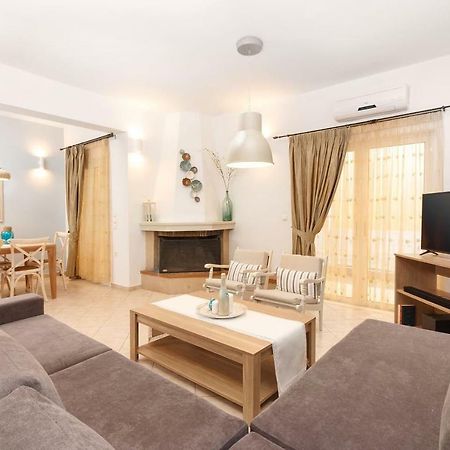 Apartamento Charming And Comfy House Agia Marina Exterior foto