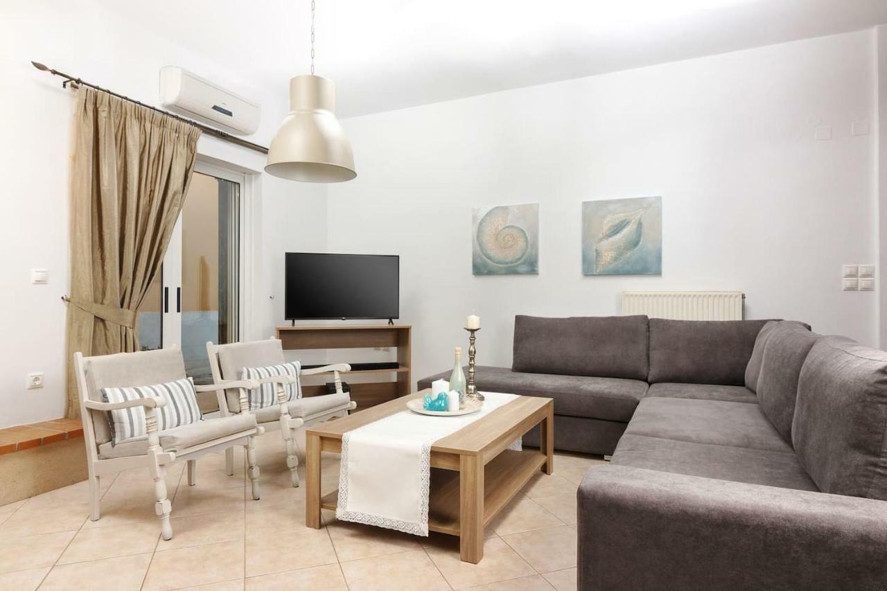 Apartamento Charming And Comfy House Agia Marina Exterior foto